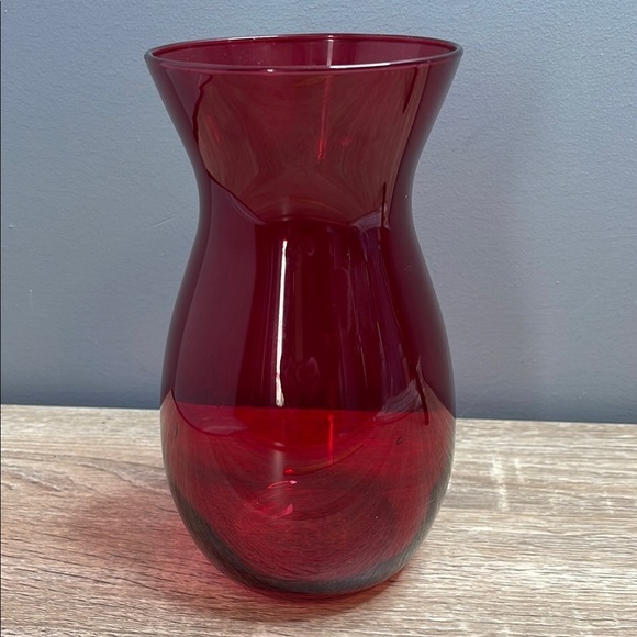 Elegant Red Glass Vase Medium Size - Picture 6 of 6